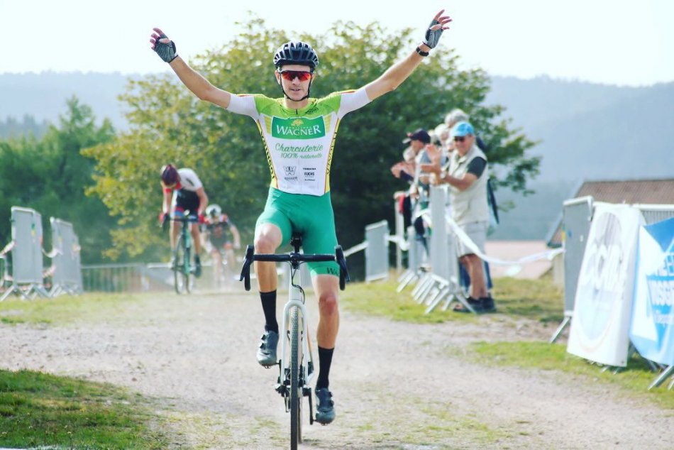 Victoire d'Aurélien Philibert. Mickaël Crispin 3e en cyclo-cross UCI