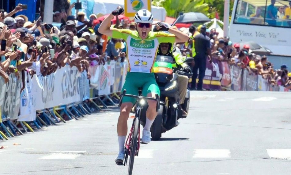 Victoire et maillot jaune pour Quentin Bezza !